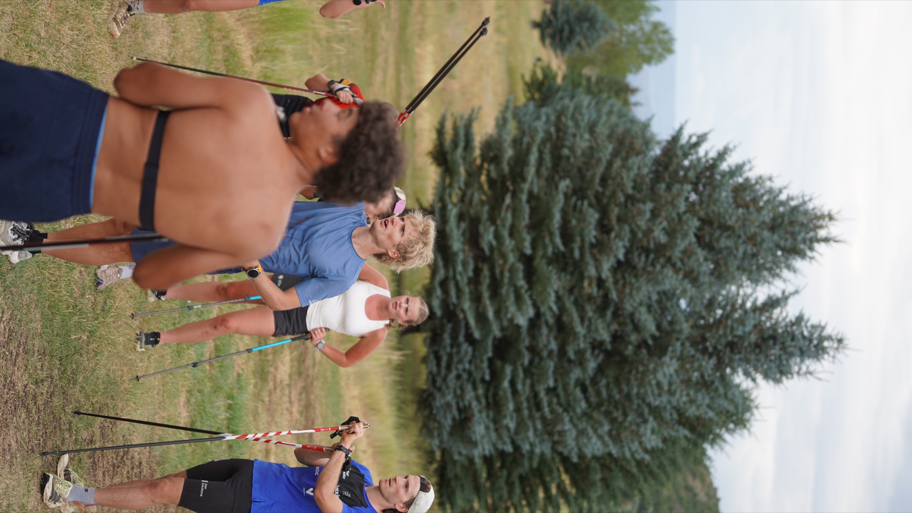 Mika speaking with athletes during the bounding session
